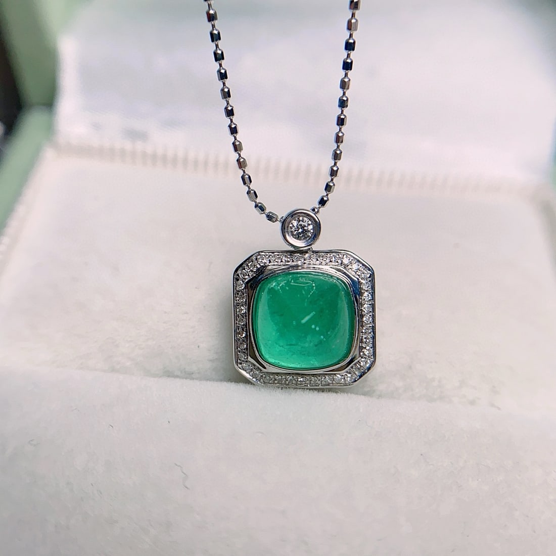 14k Gold 2.30 Ct Natural Emerald & Diamond & Sapphire Pendant( Without Chain ): Ref:231031195 // gold content:14k gold // main gemstone:emerald // shape:suger-loaf // carat weight:2. 30ct // color:green // treatment:natural // // adjacent gemstone 2 : diamond // number of