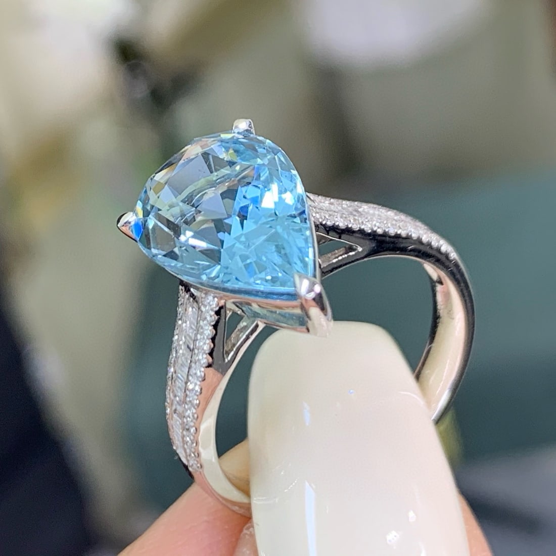 14k Gold 4.57 Ctw Natural Aquamarine & Diamond Ring - 5