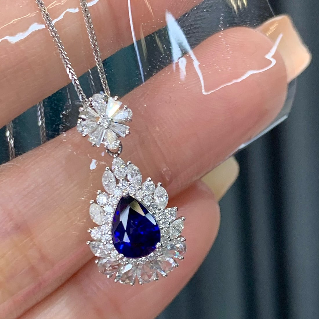 14k Gold 1.08 Ct Natural Sapphire & Diamond Pendant( Without Chain ): Ref:231031199 // gold content:14k gold // main gemstone:sapphire // shape:pear // carat weight:1. 08ct // color:royal blue // treatment:natural // // adjacent gemstone 2 : diamond // shape:multiply