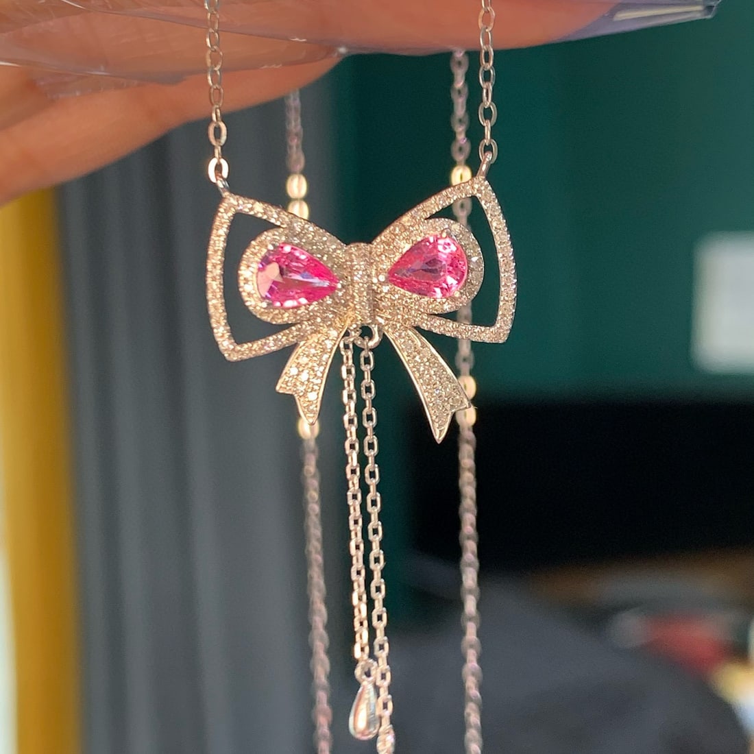 14k Gold 0.9 Ct Natural Padparadscha Sapphire & Diamond Necklace: Ref:231031200 // gold content:14k gold // main gemstone:padparadscha sapphire // shape:pear // carat weight:0. 9ct // color:orangish pink // treatment:natural // // adjacent gemstone 2 : diamond //