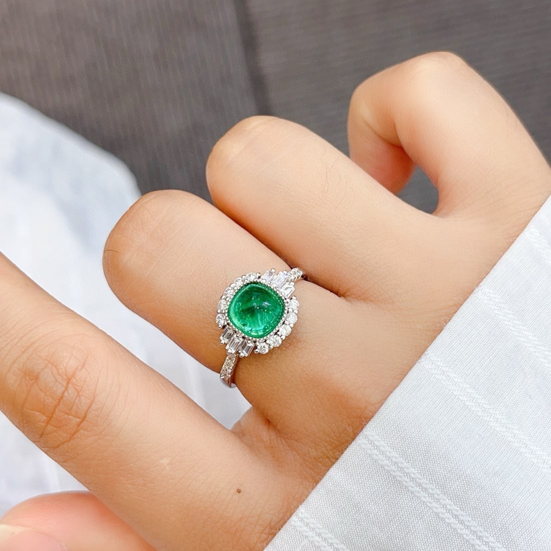 14k Gold 2.00 Ct Natural Emerald & Diamond Ring - 6