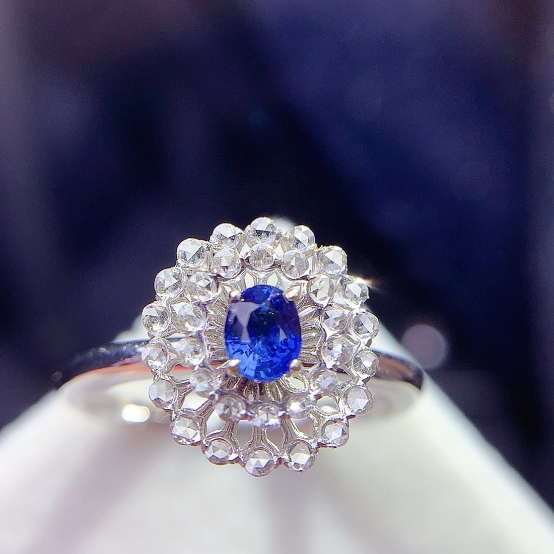 14k Gold 0.45 Ct Natural Sapphire & Diamond Ring: Ref:231031204 // gold content:14k gold // ring size:7. 25us // // main gemstone:sapphire // shape:oval // carat weight:0. 45ct // color:blue // treatment:natural // // adjacent gemstone 2 : diamond