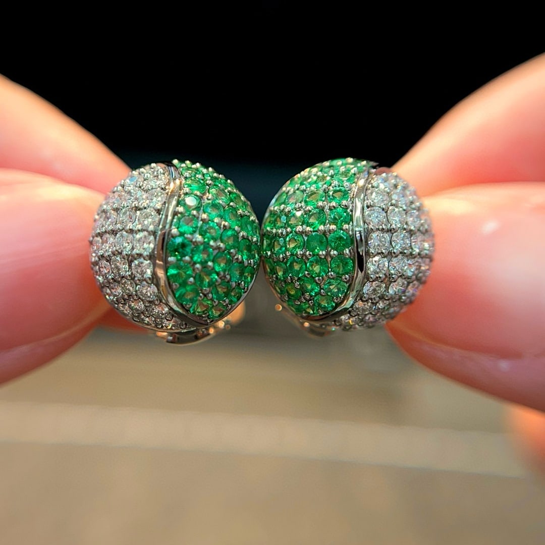 14k Gold 2.52 Ctw Natural Emerald & Diamond Earrings: Ref:231031210 // gold content:14k gold // main gemstone:emerald // shape:round // carat weight:1. 26ct // color:green // treatment:natural // cut grade:g // // adjacent gemstone 2 : diamond //