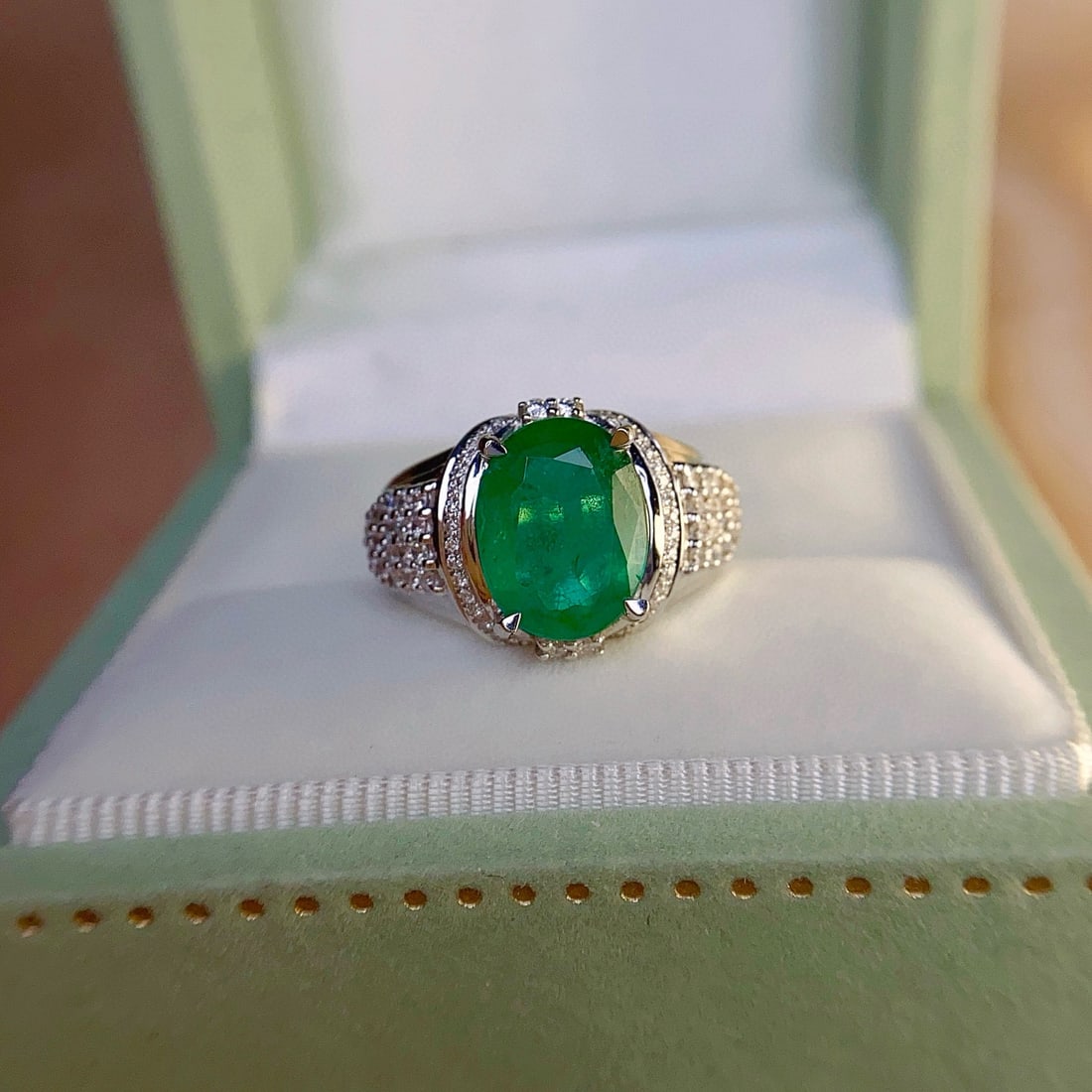 14k Gold 3.20 Ct Natural Emerald & Diamond Ring: Ref:231031219 // gold content:14k gold // ring size:7. 25us // // main gemstone:emerald // shape:oval // carat weight:3. 20ct // color:green // treatment:natural // // adjacent gemstone 2 : diamond //