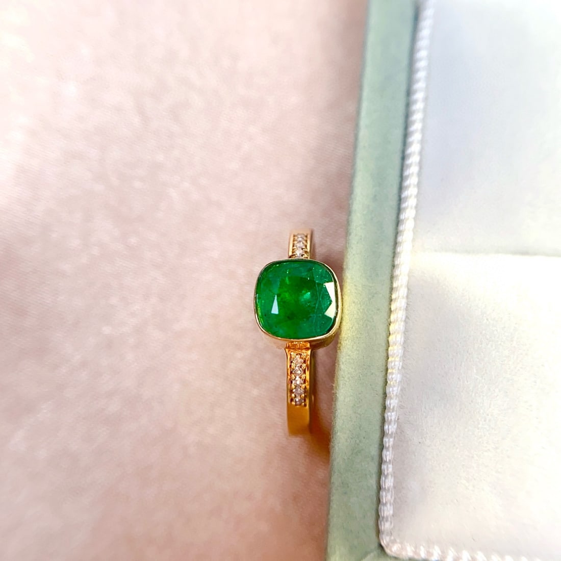 14k Gold 1.45 Ct Natural Emerald & Diamond Ring - 3