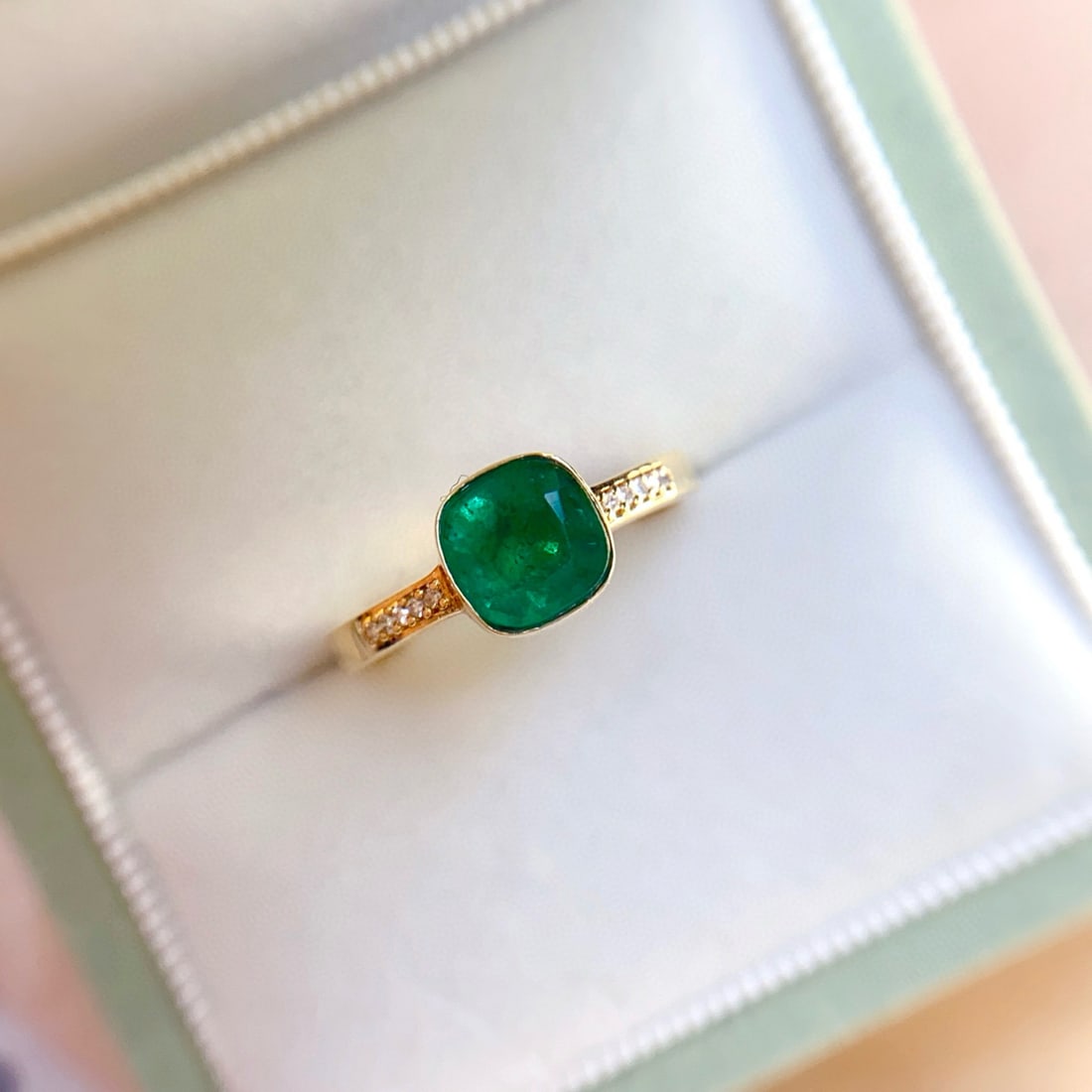 14k Gold 1.45 Ct Natural Emerald & Diamond Ring - 4