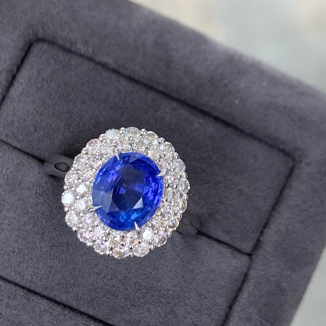 14k Gold 2.53 Ct Natural Sapphire & Diamond Ring: Ref:231031221 // gold content:14k gold // ring size:7. 25us // // main gemstone:sapphire // shape:oval // carat weight:2. 53ct // color:cornflower blue // treatment:natural // // adjacent gemstone 2