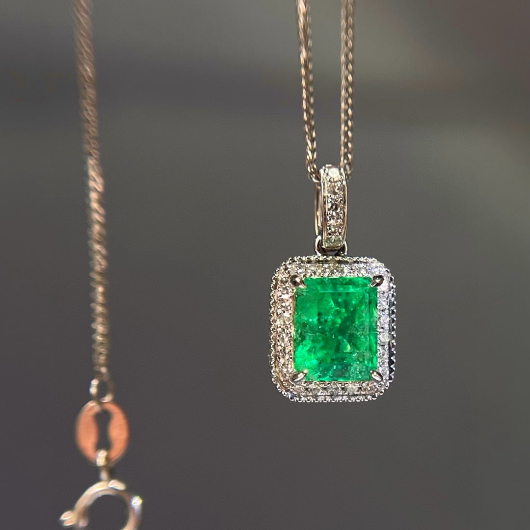 14k Gold 1.34 Ctw Vivid Green Natural Emerald & Diamond Pendant( Without Chain ): Ref:231031223 // gold content:14k gold // main gemstone:emerald // shape:octagonal // carat weight:1. 20ct // color:vivid green // treatment:natural // // adjacent gemstone 2 : diamond // shape:round