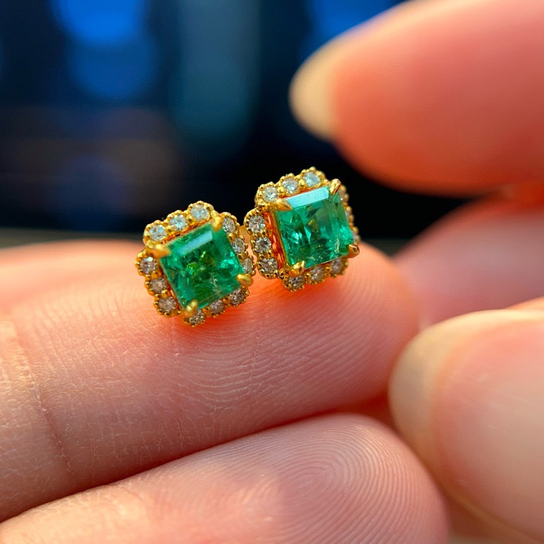 14k Gold 0.82 Ctw Natural Emerald & Diamond Earrings - 3