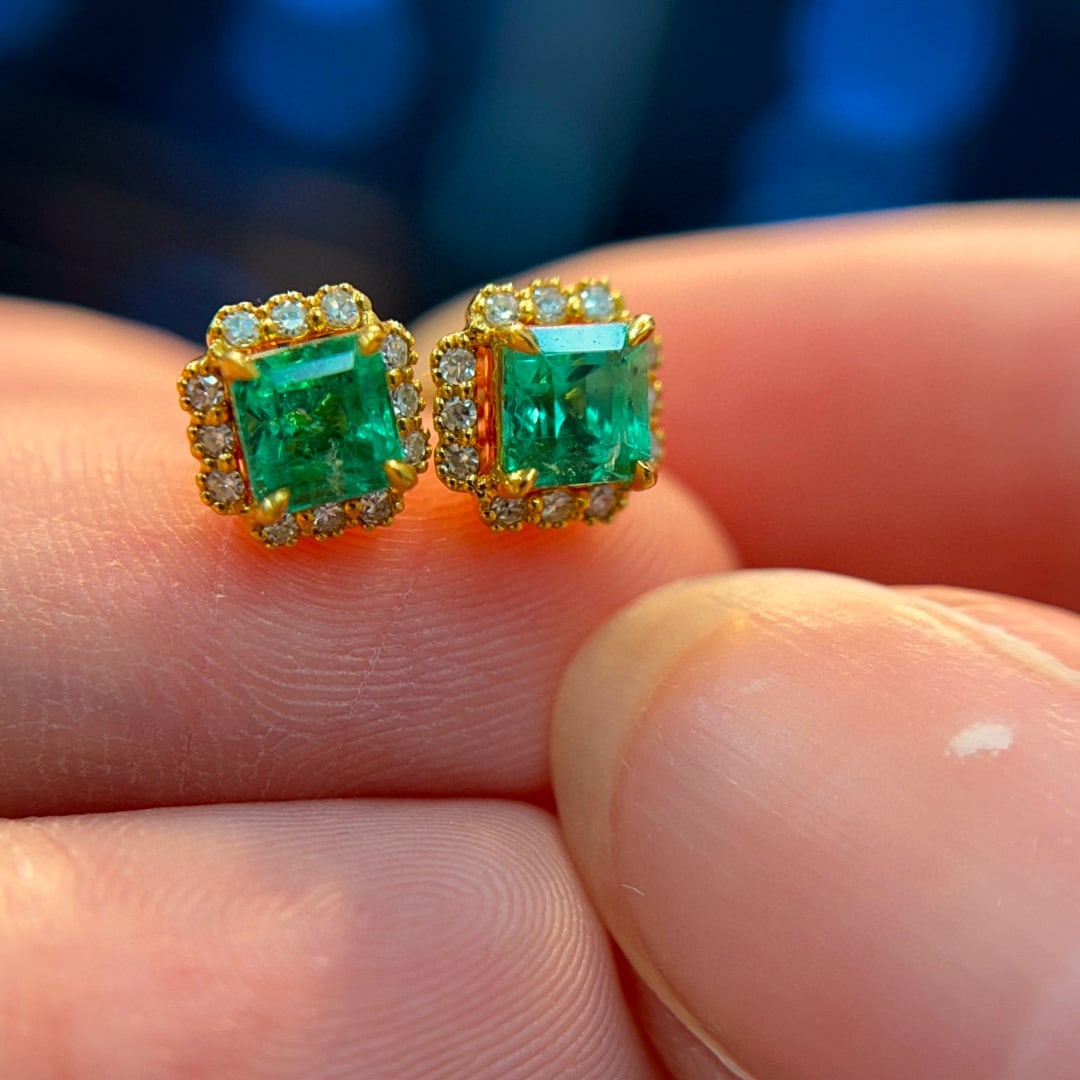14k Gold 0.82 Ctw Natural Emerald & Diamond Earrings - 4