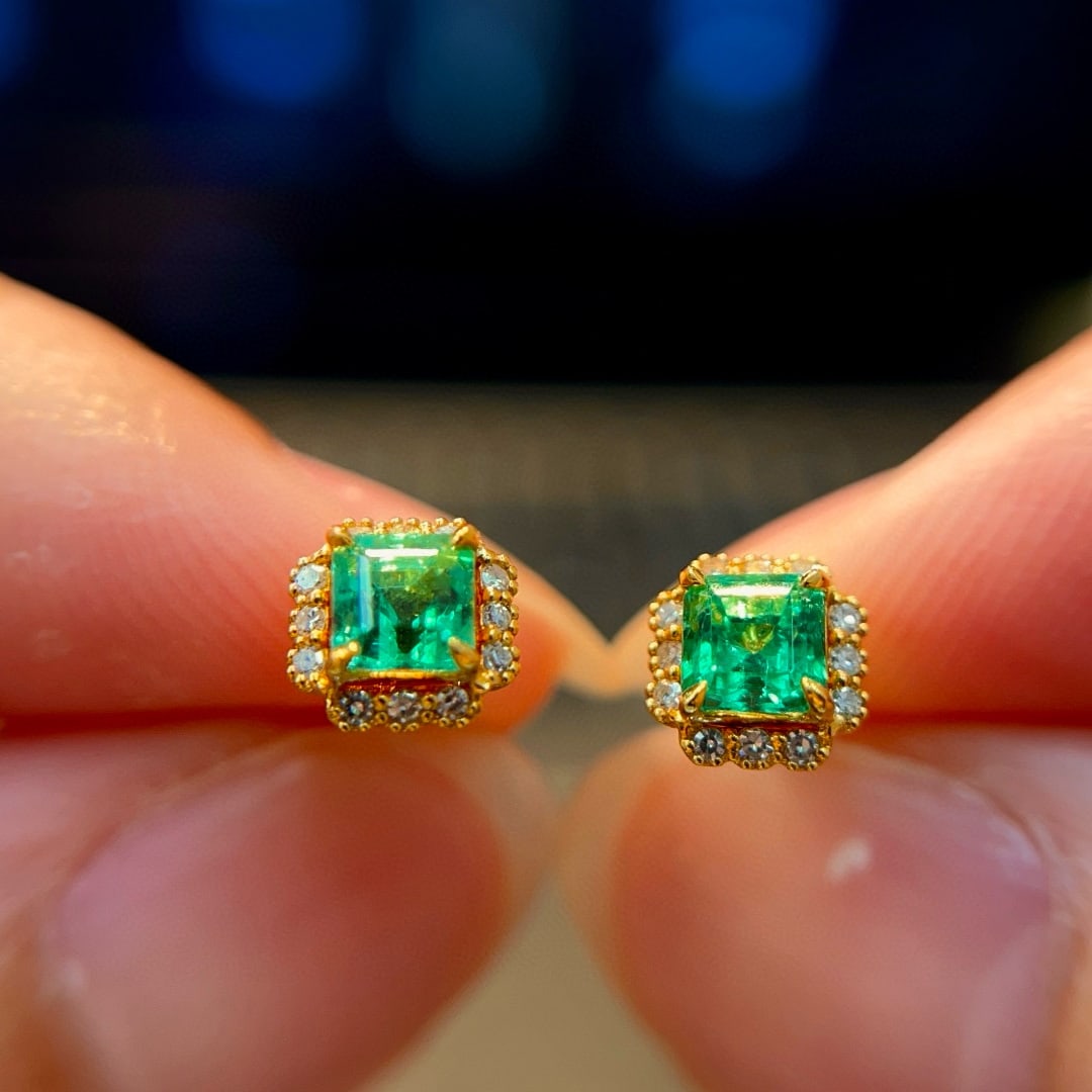 14k Gold 0.82 Ctw Natural Emerald & Diamond Earrings - 5