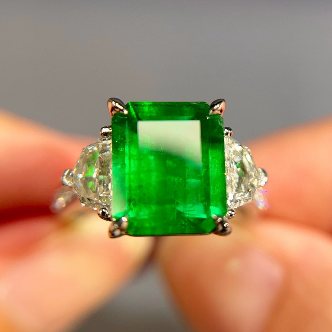 14k Gold 4.70 Ctw Vivid Green Natural Emerald & Diamond Ring - 5