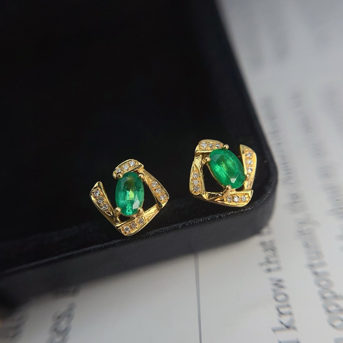 14k Gold 0.80 Ct Natural Emerald & Diamond Earrings - 5