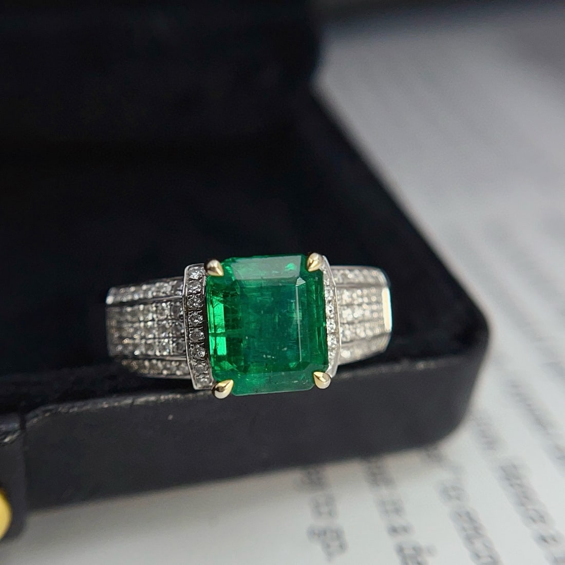 14k Gold 2.55 Ct Vivid Green Natural Emerald & Diamond Ring: Ref:231031235 // gold content:14k gold // ring size:7. 25us // // main gemstone:emerald // shape:octagonal // carat weight:2. 55ct // color:vivid green // treatment:natural // // adjacent gemstone 2 :