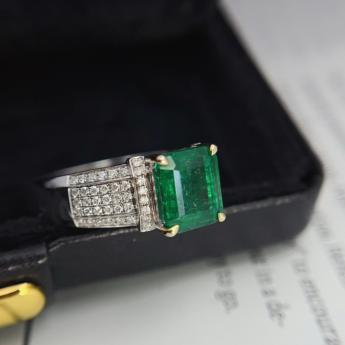 14k Gold 2.55 Ct Vivid Green Natural Emerald & Diamond Ring - 2