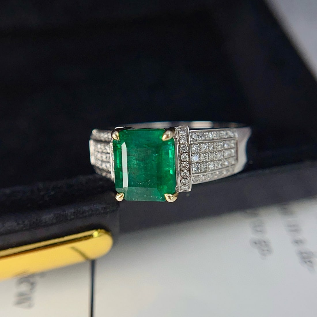 14k Gold 2.55 Ct Vivid Green Natural Emerald & Diamond Ring - 3