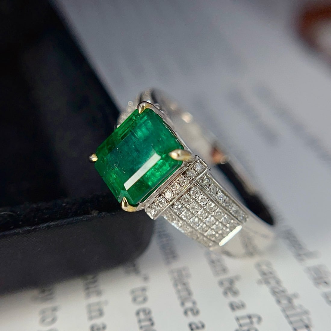 14k Gold 2.55 Ct Vivid Green Natural Emerald & Diamond Ring - 4