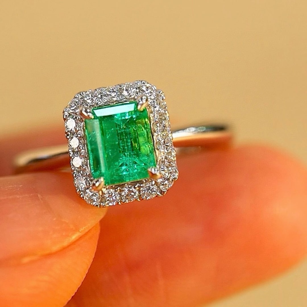 14k Gold 0.88 Ctw Natural Emerald & Diamond Ring: Ref:231031237 // gold content:14k gold // ring size:7. 25us // // main gemstone:emerald // shape:octagonal // carat weight:0. 70ct // color:green // treatment:natural // // adjacent gemstone 2 :