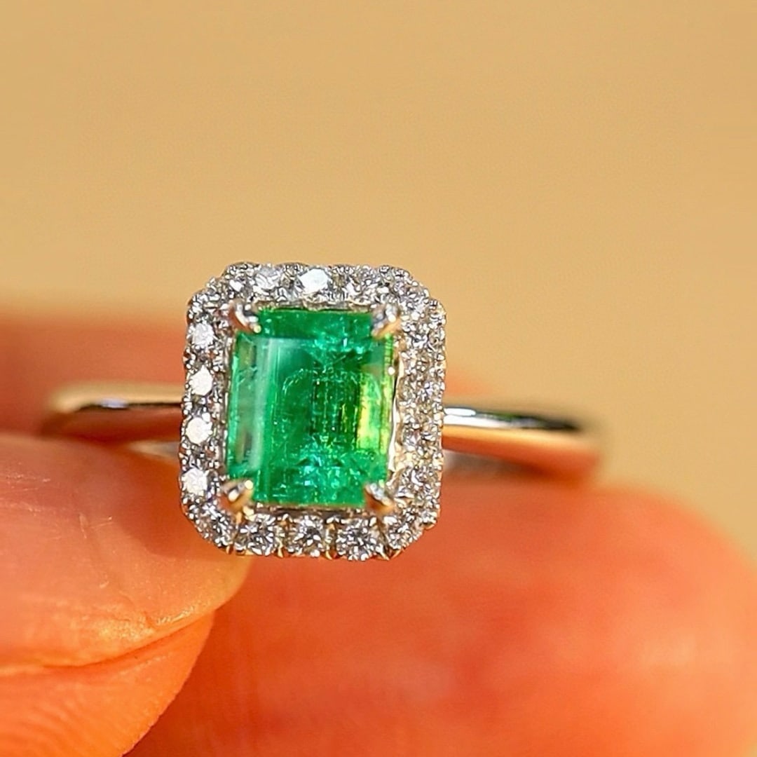 14k Gold 0.88 Ctw Natural Emerald & Diamond Ring - 2