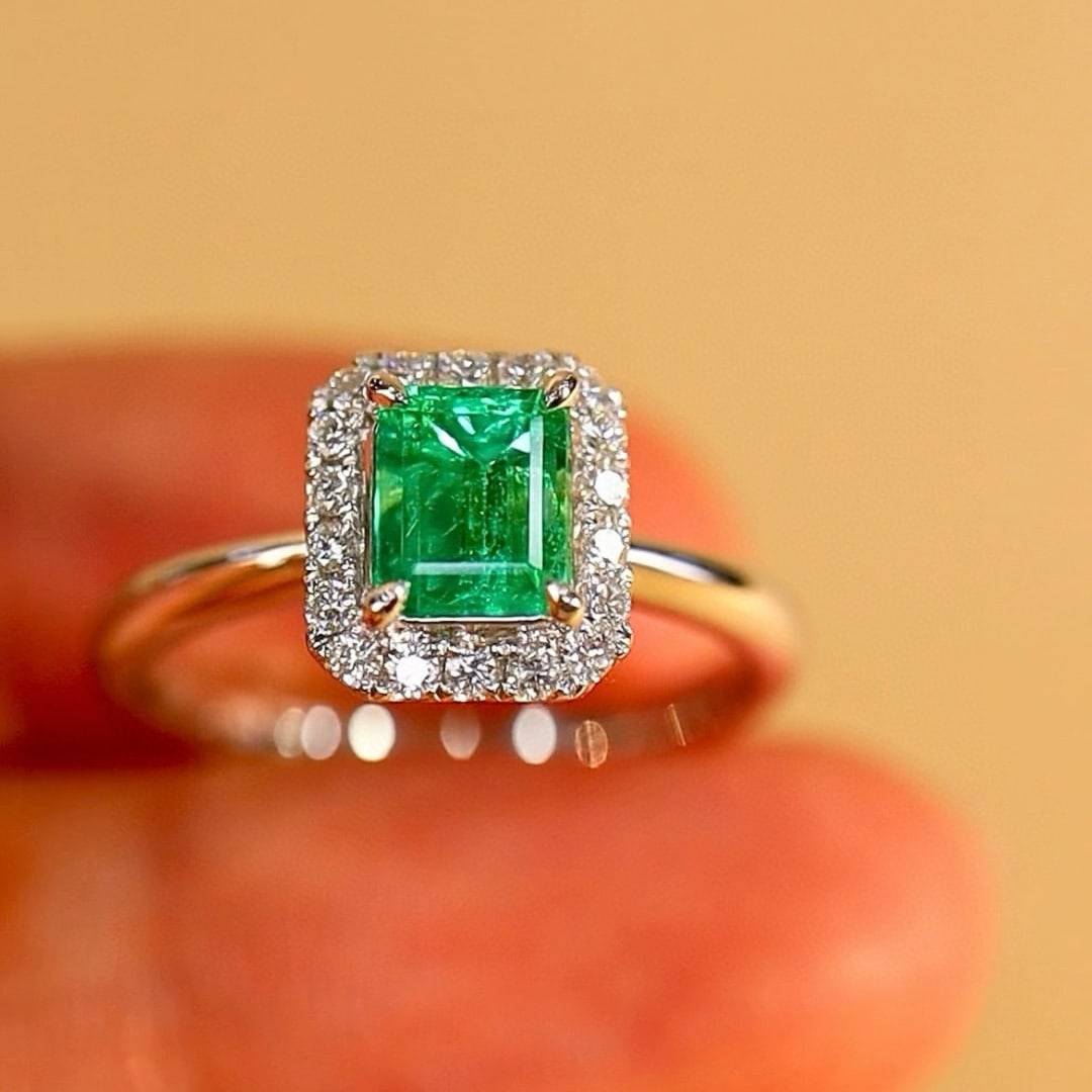 14k Gold 0.88 Ctw Natural Emerald & Diamond Ring - 3