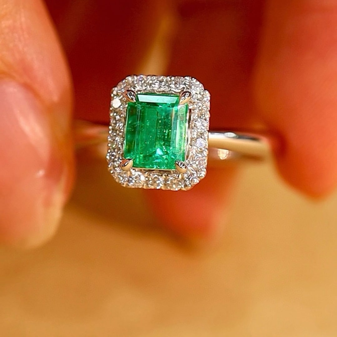 14k Gold 0.88 Ctw Natural Emerald & Diamond Ring - 4