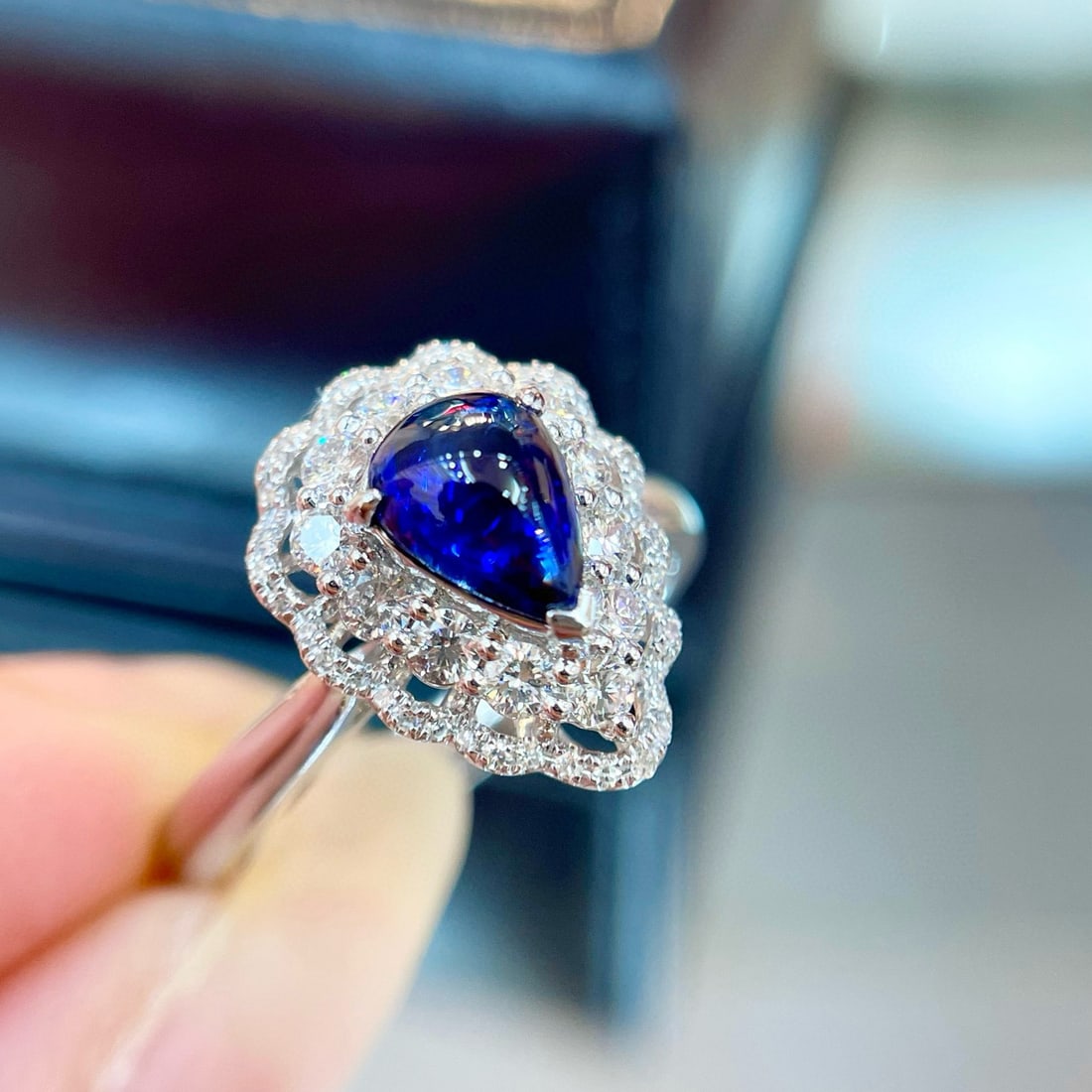 14k Gold 1.38 Ctw Natural Sapphire & Diamond Ring: Ref:231031238 // gold content:14k gold // ring size:7. 25us // // main gemstone:sapphire // shape:pear // carat weight:0. 90ct // color:blue // treatment:natural // // adjacent gemstone 2 : diamond