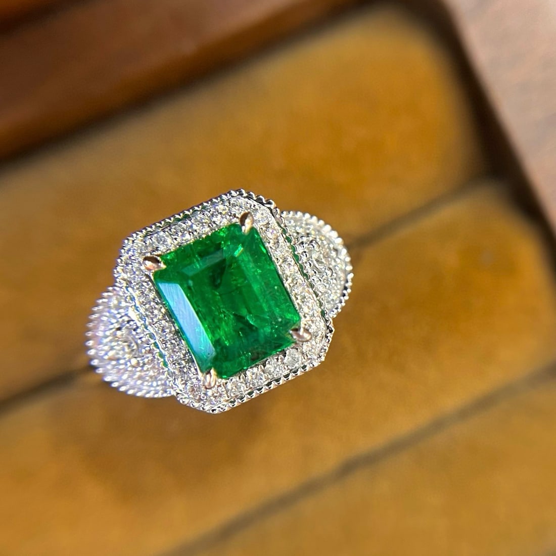 14k Gold 1.55 Ctw Vivid Green Natural Emerald & Diamond Ring - 3
