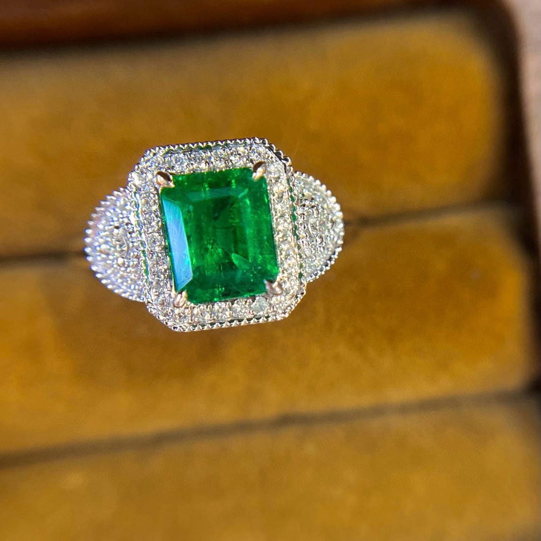 14k Gold 1.55 Ctw Vivid Green Natural Emerald & Diamond Ring - 4