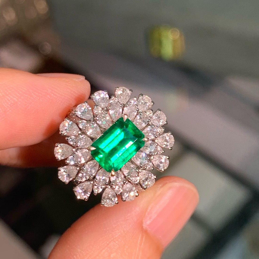 14k Gold 3.91 Ctw Vivid Green Natural Emerald & Diamond Ring/pendant( Without Chain ): Ref:231031244 // gold content:14k gold // ring size:7. 25us // // main gemstone:emerald // shape:octagonal // carat weight:1. 31ct // color:vivid green // treatment:natural // // adjacent gemstone 2 :