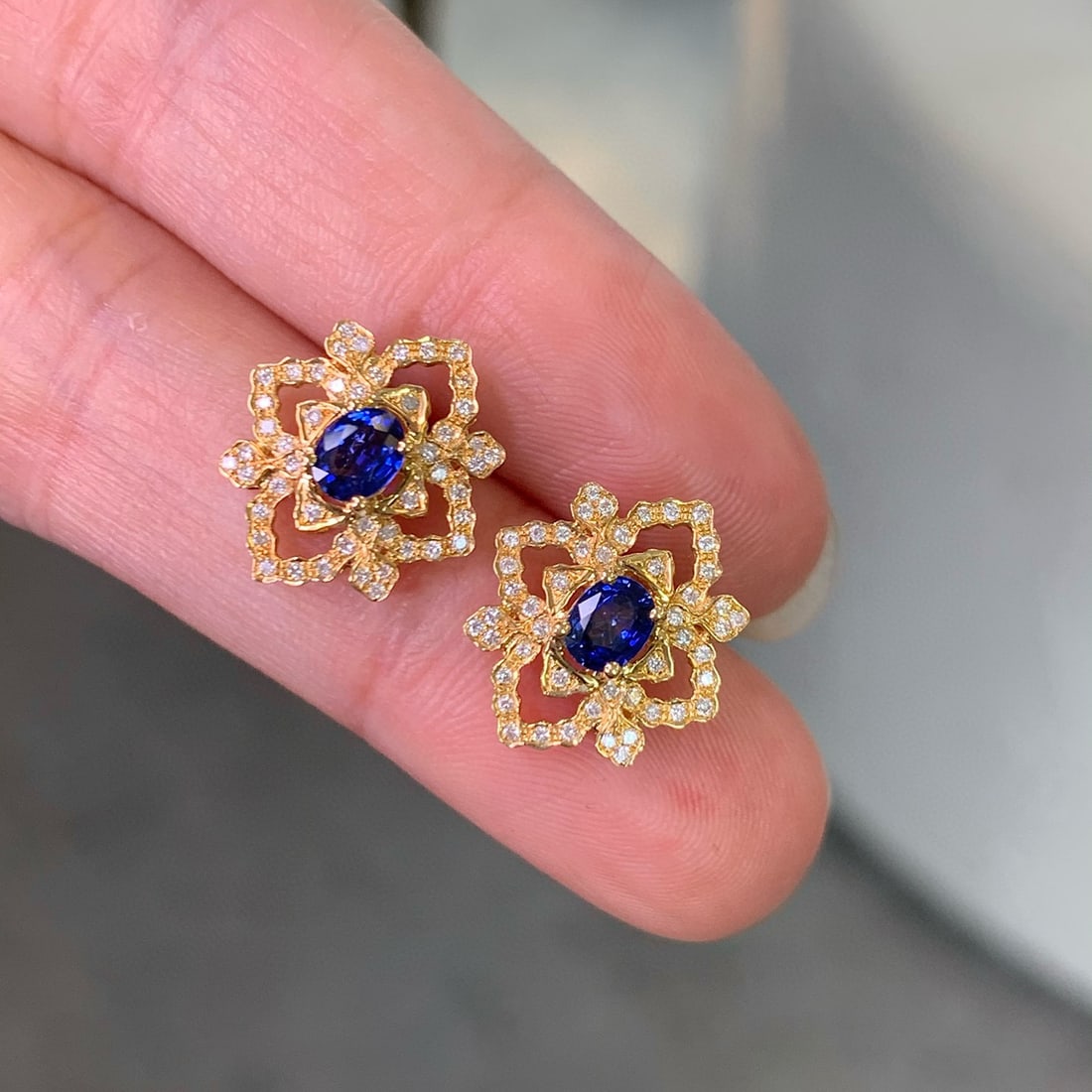 14k Gold 0.67 Ct Natural Sapphire & Diamond Earrings - 4