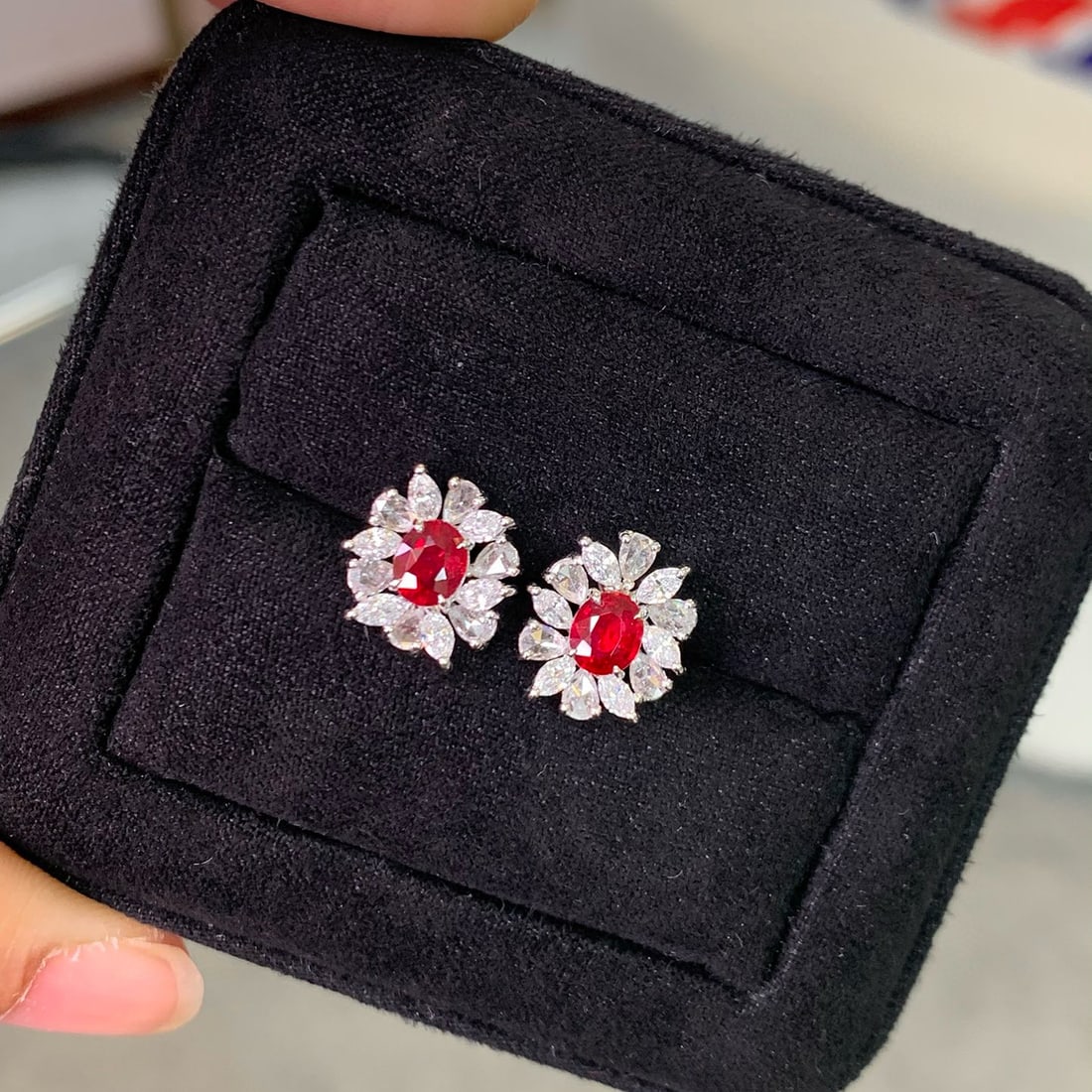 14k Gold 1.75 Ctw Natural Ruby & Diamond Earrings: Ref:231031249 // gold content:14k gold // main gemstone:ruby // shape:oval // carat weight:0. 95ct // color:pigeonblood red // treatment:natural // // adjacent gemstone 2 : diamond // shape:multiply
