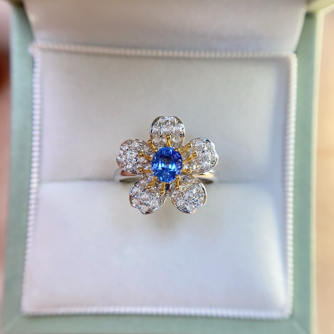 14k Gold 0.95 Ct Natural Sapphire & Sapphire & Flowers Ring: Ref:231031250 // gold content:14k gold // ring size:7. 25us // // main gemstone:sapphire // shape:oval // carat weight:0. 95ct // color:blue // treatment:natural // // adjacent gemstone 2 : sapphire