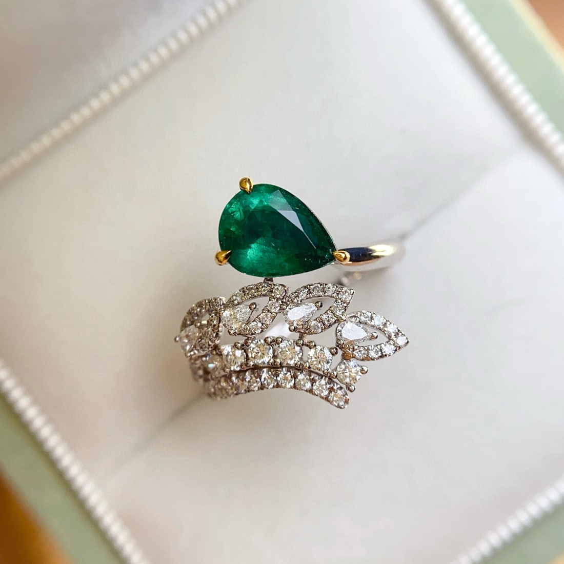 14k Gold 1.35 Ct Vivid Green Natural Emerald & Diamond Ring - 2