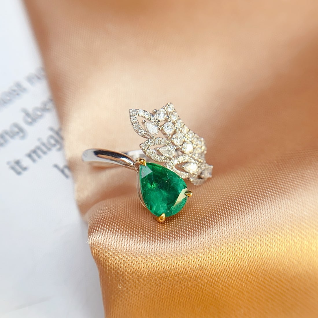 14k Gold 1.35 Ct Vivid Green Natural Emerald & Diamond Ring - 4
