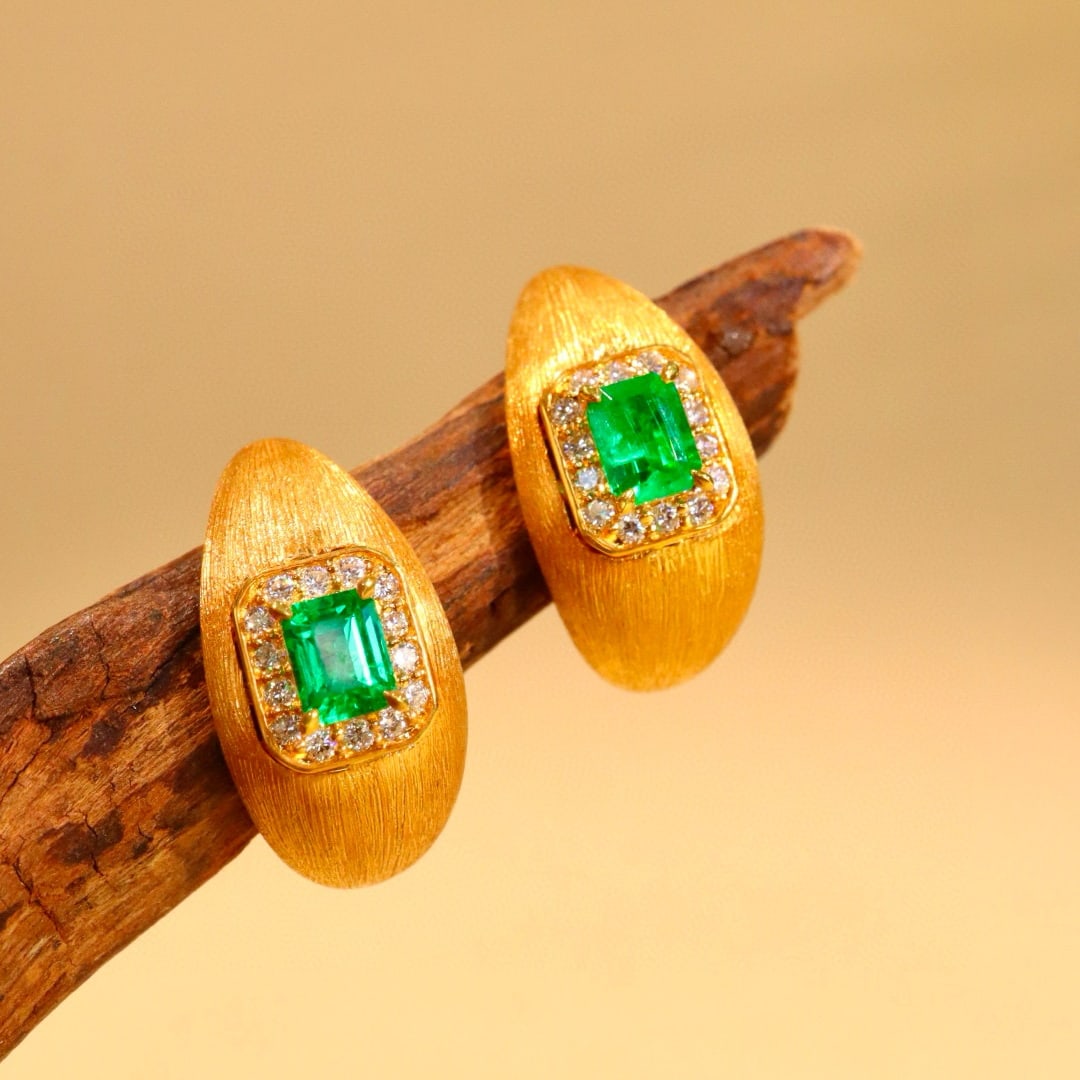 14k Gold 0.54 Ctw Vivid Green Natural Emerald & Diamond Earrings - 4