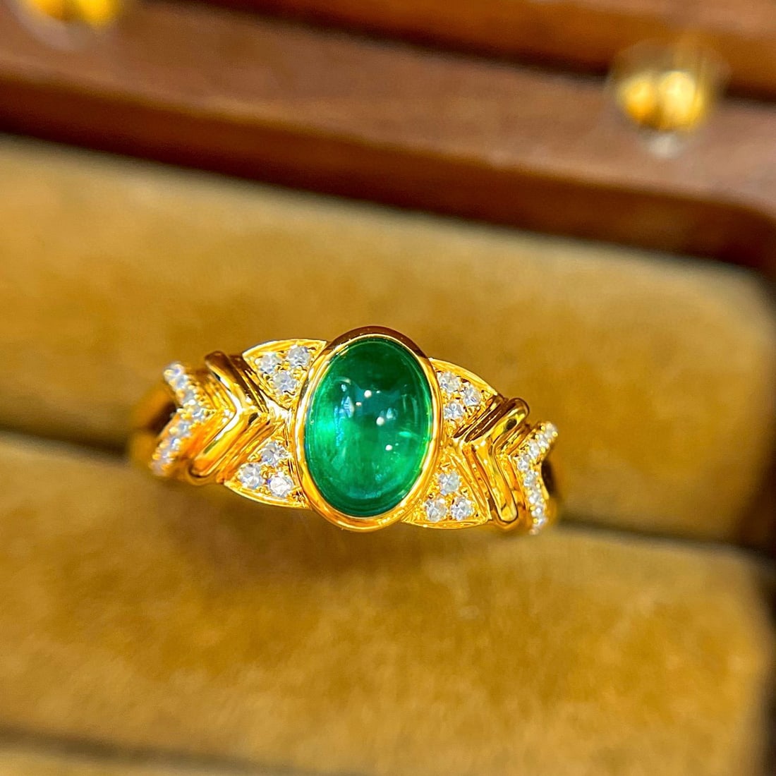 14k Gold 1.28 Ctw Vivid Green Natural Emerald & Diamond Ring - 2