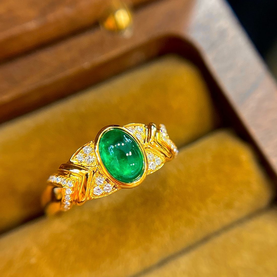 14k Gold 1.28 Ctw Vivid Green Natural Emerald & Diamond Ring - 3