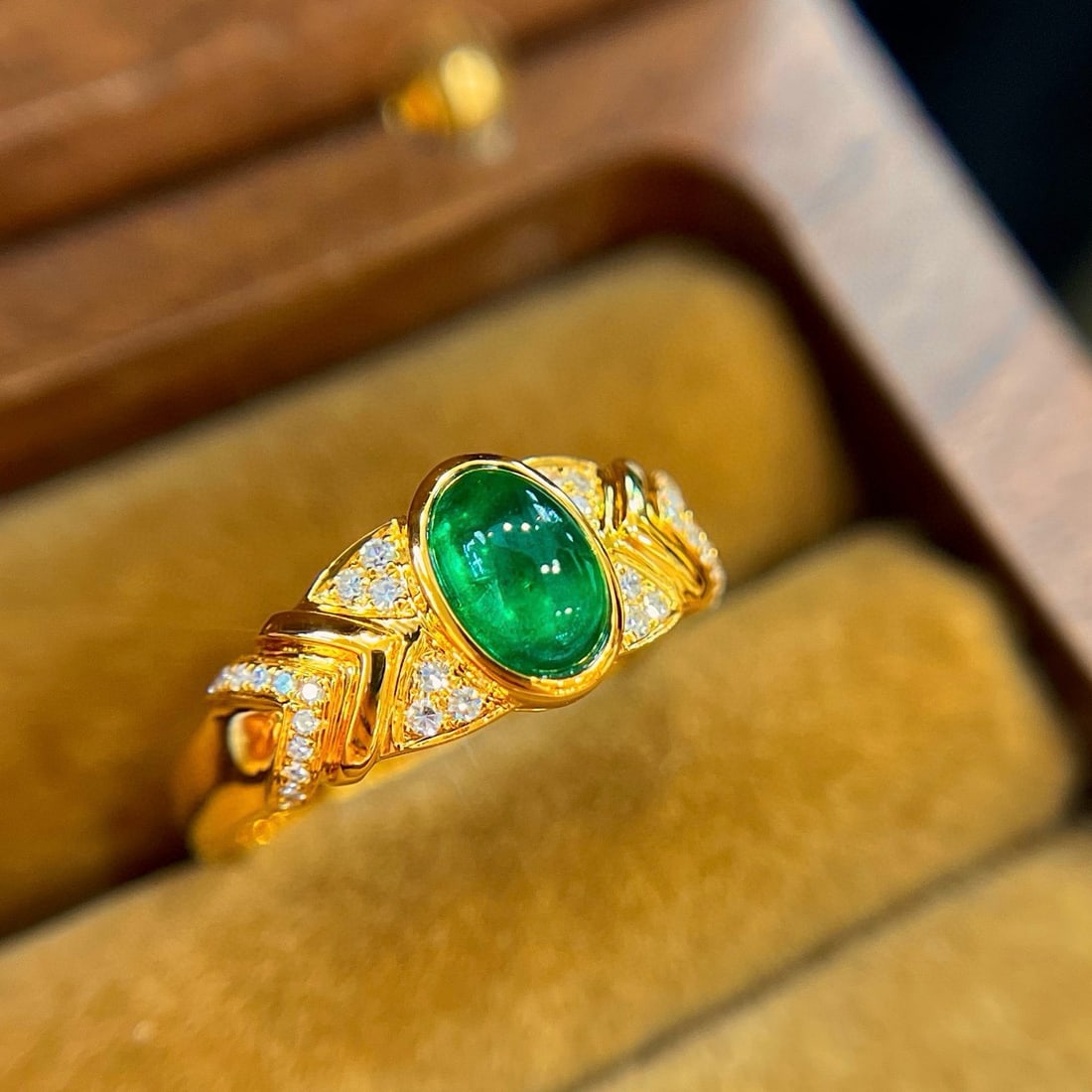 14k Gold 1.28 Ctw Vivid Green Natural Emerald & Diamond Ring - 5