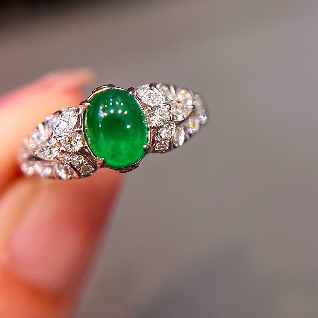 14k Gold 1.58 Ctw Vivid Green Natural Emerald & Diamond Ring: Ref:231031255 // gold content:14k gold // ring size:7. 25us // // main gemstone:emerald // shape:oval // carat weight:1. 25ct // color:vivid green // treatment:natural // // adjacent gemstone 2 : diam