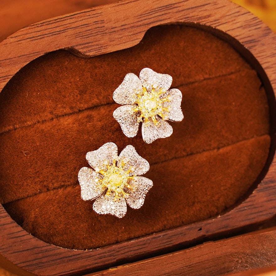 14k Gold 1.1 Ct Natural Color Diamond & Flowers Earrings: Ref:231032053 // gold content:14k gold // main gemstone:diamond // shape:multiply // carat weight:1. 1ct // clarity grade:vs-si // color:color // treatment:natural // High Estimate: 7900 Condition: Ne