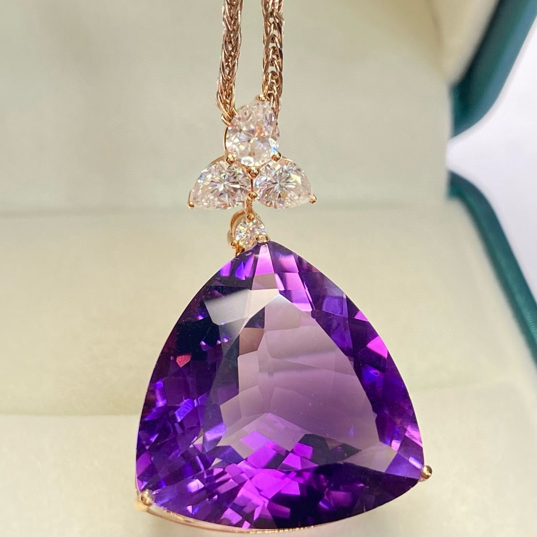 14k Gold 28.7 Ct Natural Amethyst & Moissanite Pendant( Without Chain ): Ref:231032075 // gold content:14k gold // main gemstone:amethyst // shape:triangle // carat weight:28. 7ct // color:purple // treatment:natural // // adjacent gemstone 2 : moissanite // number of