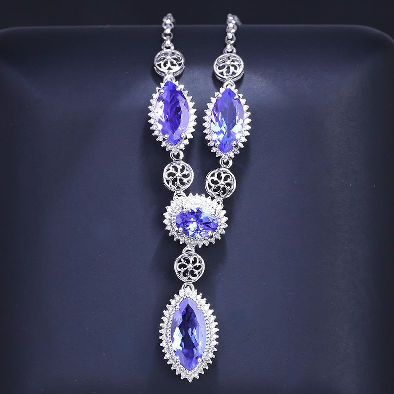 14k Gold 5.86 Ct Natural Tanzanite & Diamond Necklace: Ref:231032097 // gold content:14k gold // main gemstone:tanzanite // shape:multiply // carat weight:5. 86ct // color:blue // treatment:natural // // adjacent gemstone 2 : diamond // shape:round //