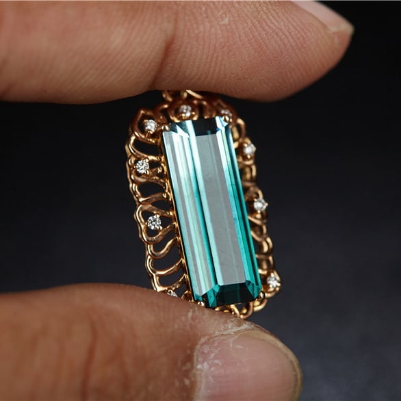 14k Gold 5.4 Ct Natural Tourmaline & Diamond Pendant( Without Chain ): Ref:231032135 // gold content:14k gold // main gemstone:tourmaline // shape:octagonal // carat weight:5. 4ct // color:blue // treatment:natural // // adjacent gemstone 2 : diamond // shape:round //