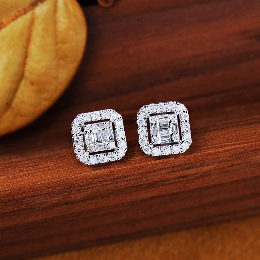 14k Gold 0.5 Ct Natural H Diamond Earrings: Ref:231032155 // gold content:14k gold // main gemstone:diamond // shape:multiply // carat weight:0. 5ct // clarity grade:vs-si // color:h // treatment:natural // High Estimate: 3300 Low Estimate: