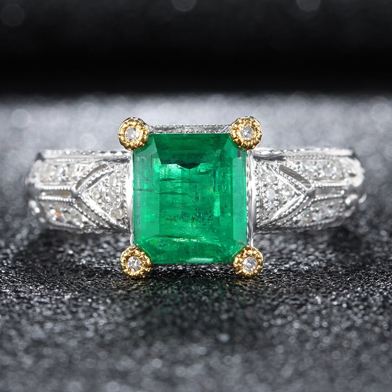 14k Gold 1.3 Ct Natural Emerald & Diamond Ring: Ref:231032179 // gold content:14k gold // ring size:7. 25us // // main gemstone:emerald // shape:octagonal // carat weight:1. 3ct // color:green // treatment:natural // // adjacent gemstone 2 : diamon
