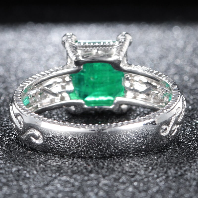 14k Gold 1.3 Ct Natural Emerald & Diamond Ring - 4