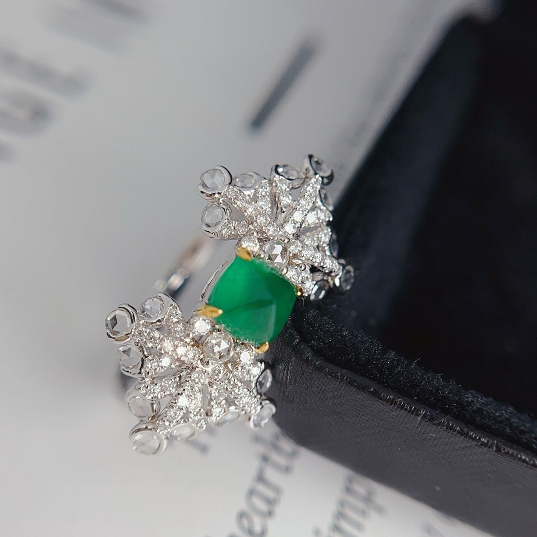 14k Gold 0.80 Ct Vivid Green Natural Emerald & Diamond Ring - 3