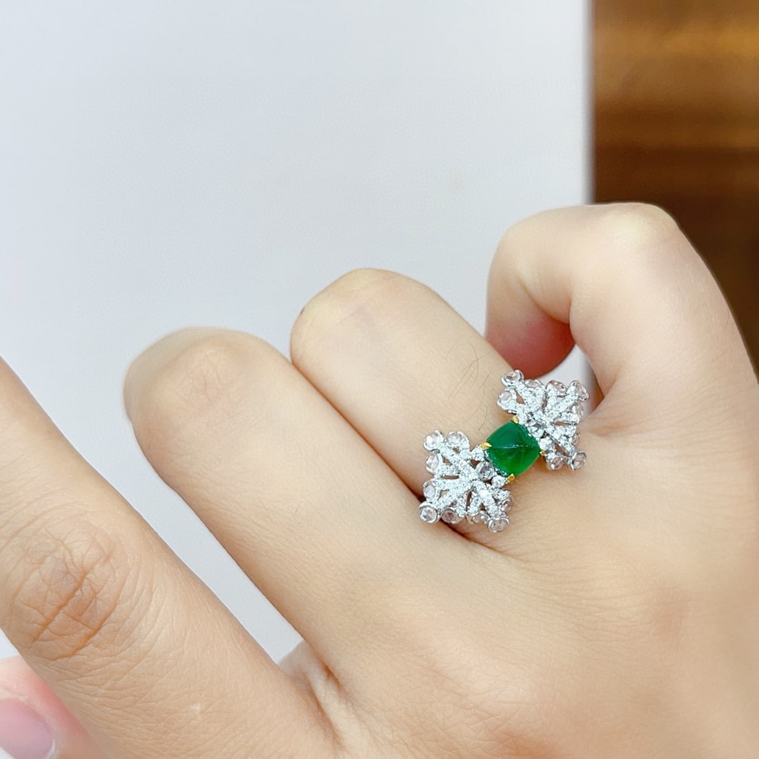14k Gold 0.80 Ct Vivid Green Natural Emerald & Diamond Ring - 5
