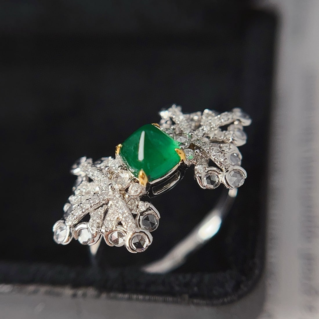 14k Gold 0.80 Ct Vivid Green Natural Emerald & Diamond Ring - 6