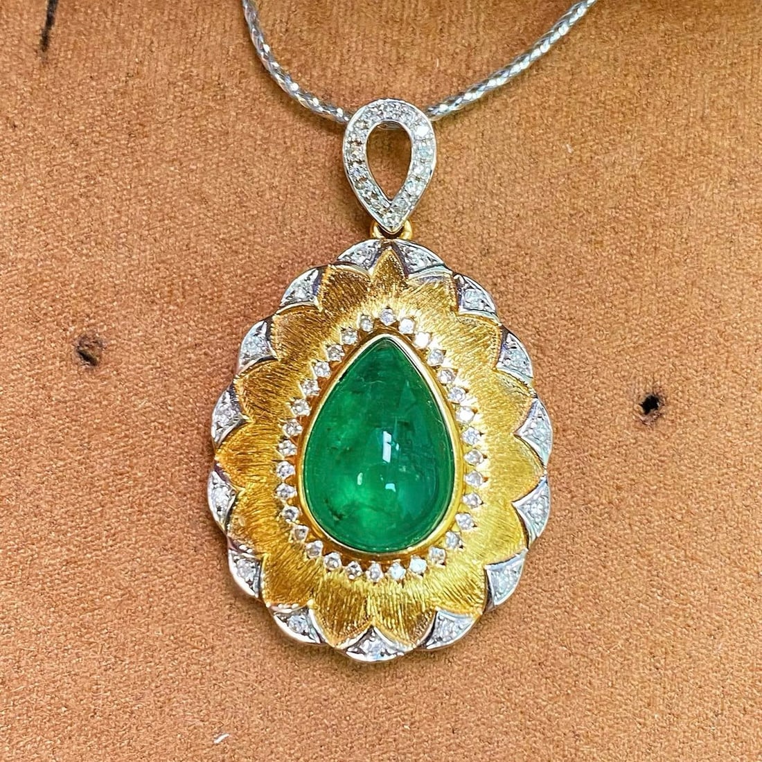 14k Gold 2.98 Ctw Vivid Green Natural Emerald & Diamond Pendant( Without Chain ) - 3